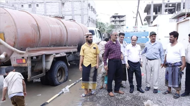 عبود ناجي يواصل لليوم الثاني نزوله الميداني بدار سعد للإشراف على شفط مياه الأمطار