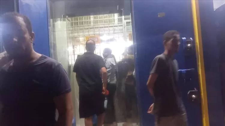 عدن الغد تنفذ نزولاً ميدانياً لمعاينة رفض محلات الصيرفة بيع العملات الأجنبية بالشيخ عثمان