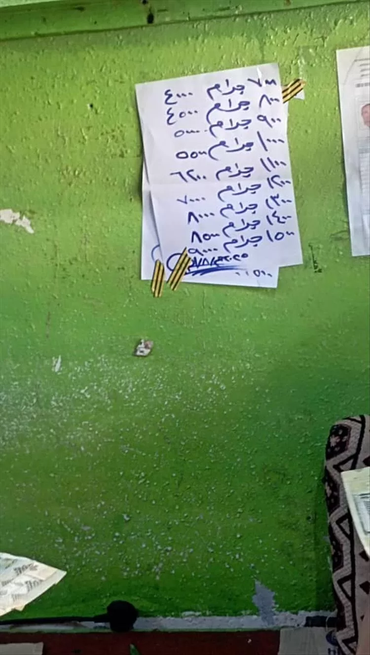 استجابة لتحسن سعر الصرف.. محلات تجارية تبدأ بخفض جزئي للأسعار في عدن