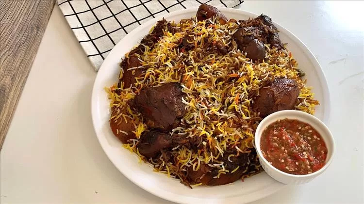 قائمة مطاعم في عدن مطالبَة بتخفيض أسعارها تماشيًا مع انخفاض سعر الصرف