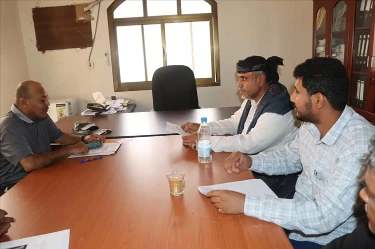 مدير فرع مكتب الاشغال العامة عدن يلتقي مدير عام مديرية المحفد