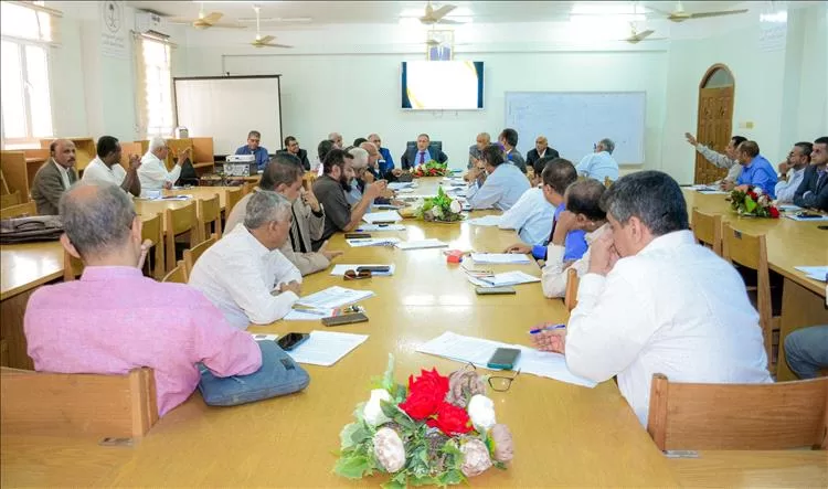 مجلس جامعة عدن يؤكد التزامه بقرارات الحكومة ويشيد بالإصلاحات الاقتصادية