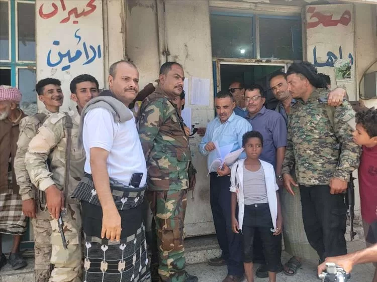 تنفيذاً لتوجيهات المدير عام قعطبة: الصناعة والتجارة والصحة ينفذان حملة ميدانية لتخفيض أسعار الأدوية بمدينة قعطبة