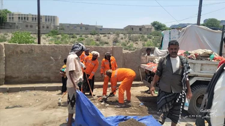 لحج.. مدير عام المسيمير يدشن حملة نظافة واسعة بالمديرية