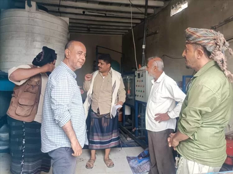 مدير عام زنجبار يشدد على الالتزام بالاشتراطات الصحية في محطات تنقية المياه