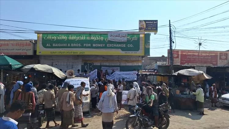 تظاهرة بلودر تطالب بتغييرات بالمديرية وفرض رقابة على الأسعار