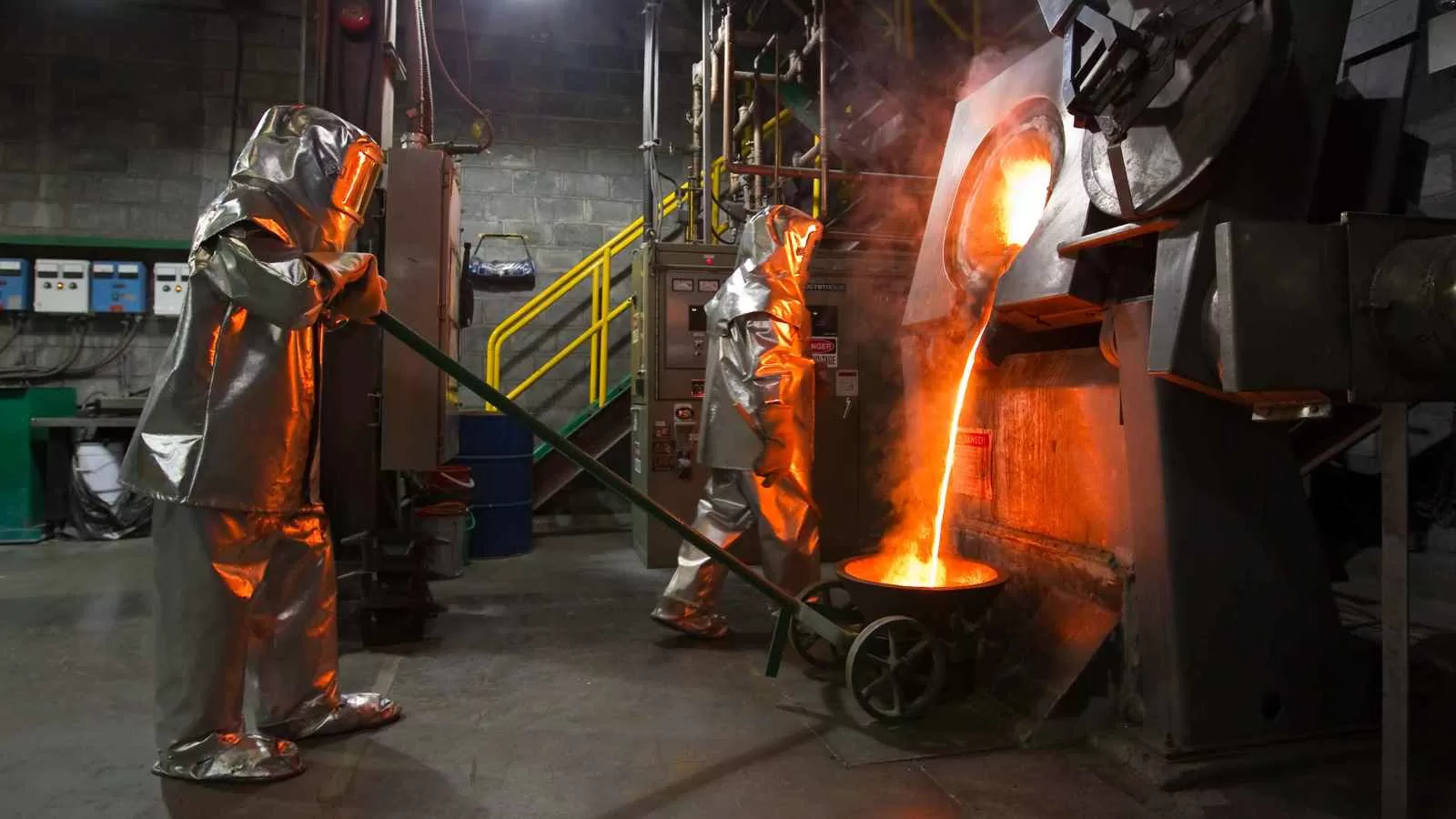 الذهب يرتفع مع تراجع الدولار وتوقعات بخفض الفائدة الأميركية | إرم بزنس