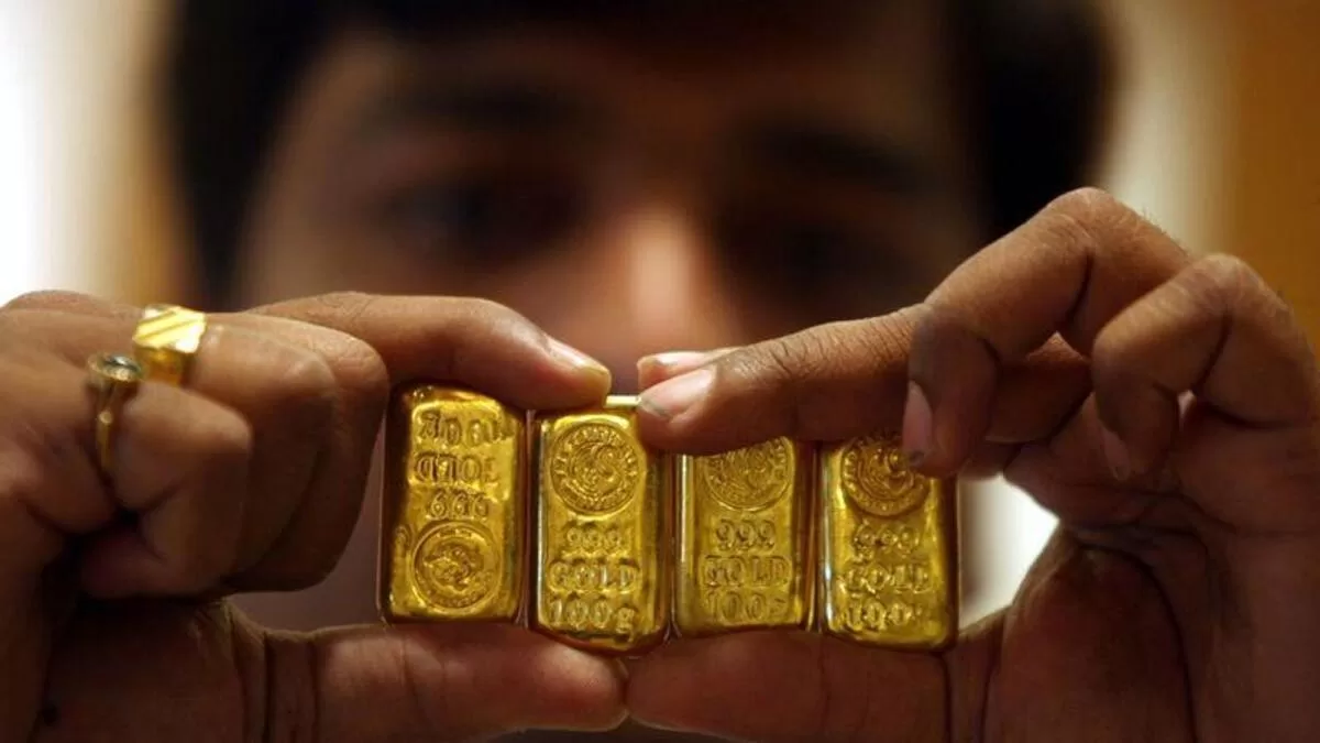 الذهب ينافس نفسه.. لماذا تتضارب الأسعار الفورية والعقود الآجلة؟ | إرم بزنس