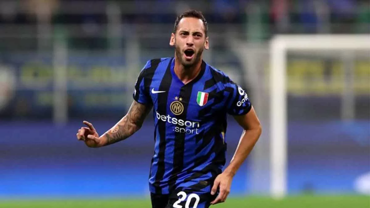 رياض محرز يكافئ حلاقه الخاص بهدية رائعة (صورة)