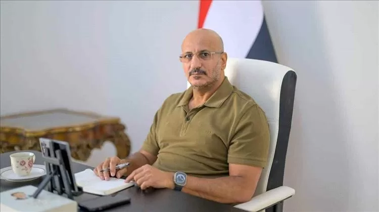 طارق صالح يتابع جهود إغاثة ضحايا السيول في محافظة الحديدة