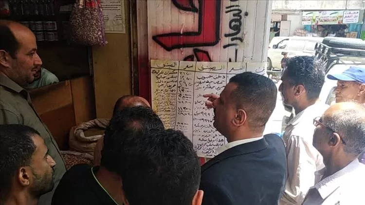 الوكيل جامل يشرف على تنفيذ حملة ميدانية للرقابة على الاسعار وضبط المخالفين للتسعيرة الرسمية في مديرية المظفر