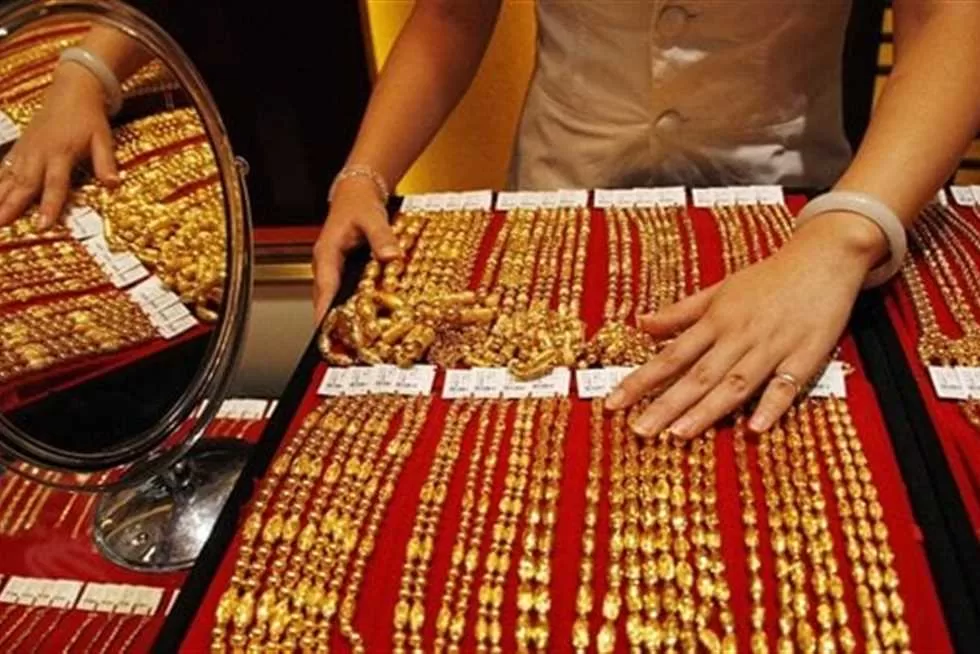 سعر الذهب اليوم الاثنين 4-8-2025 محليًا وعالميًا.. كم سجل عيار 21 بعد زيادة 30 جنيهًا؟ | المصري اليوم