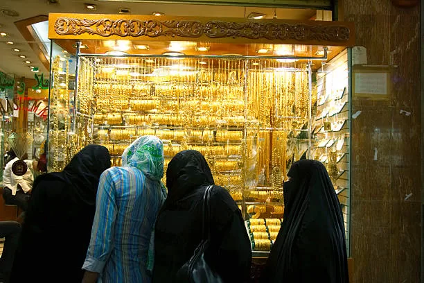 عيار 21 "صانع السعادة " .. أسعار الذهب اليوم الثلاثاء 19 أغسطس 2025.. فرحة بالانخفاض بعد موجة الصعود الأخيرة