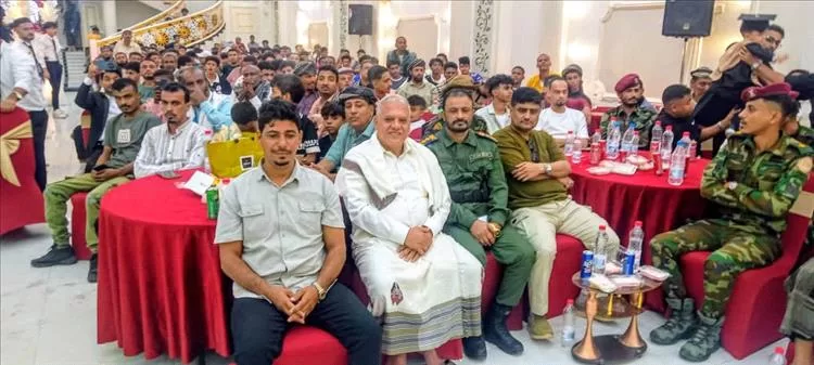 جامعة أبين تحتفي بتخرج دفعة الشهيد عبداللطيف السيد بحضور العميد الكازمي