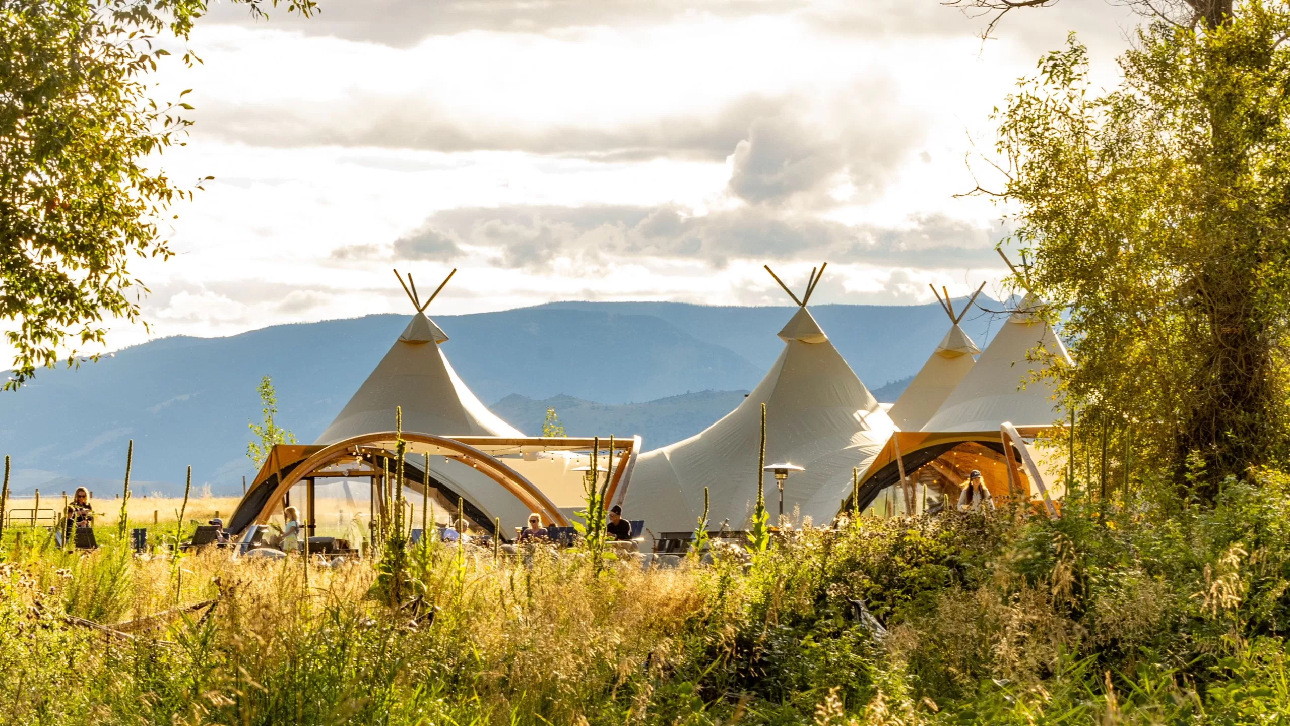 11 موقعًا للتخييم الفاخر لترقية زيارتك المقبلة إلى المنتزهات الوطنية scaled