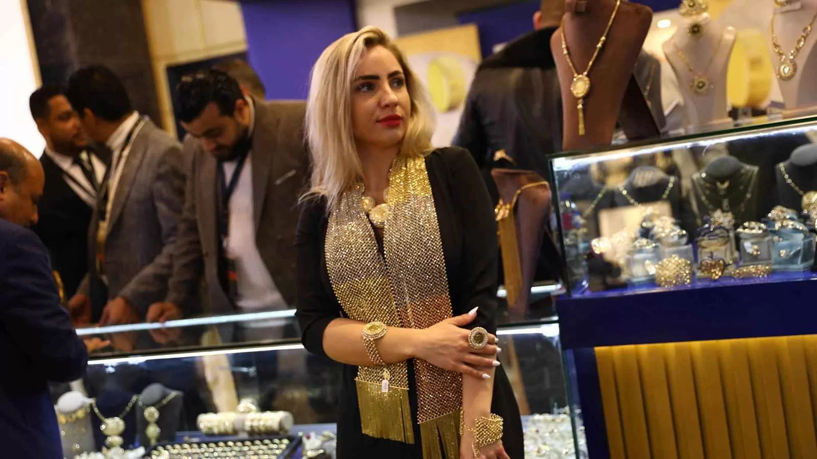 130 دولاراً تضيع في 48 ساعة.. سقوط الذهب حقيقي أم وهمي؟ | إرم بزنس