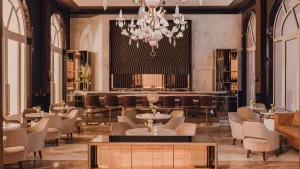 5 فُنادق أسطورية غارقة في تاريخ مهرجانات السينما، من فينيسيا إلى كان