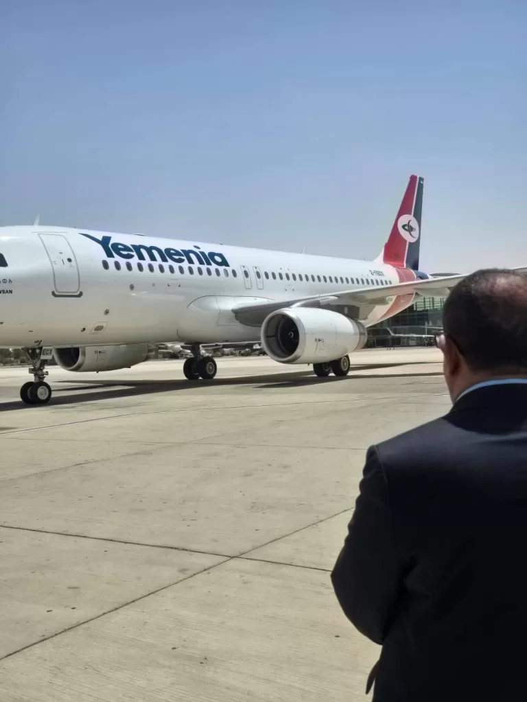 إدارة طيران اليمنية يعلن وصول الطائرة الجديدة​