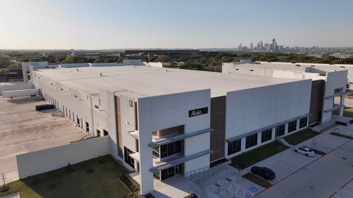 Aalo Atomics factory seen from the air with Austin's skyline in the background.