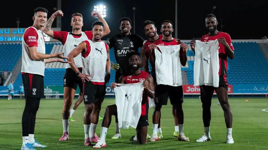 إنهاء مباراة بين الترجي التونسي والمصري بعد مشاجرة كبيرة واقتحام الجماهير