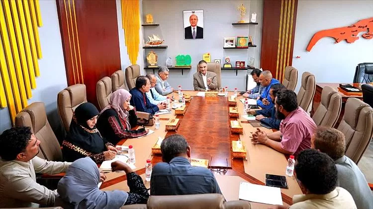 السلطة المحلية بمحافظة عدن تقر رفع حافز المعلمين إلى 50 ألف ريال