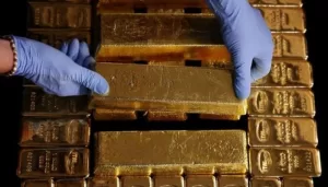 أسعار الذهب اليوم: انخفاض المعدن الثمين مع ارتفاع الدولار وتوقعات بتخفيض الفائدة – خليجيون