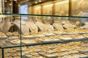 سعر الذهب عيار 21 مع مصنعية اليوم الخميس 21-8-2025 بعد الزيادة الملحوظة | المصري اليوم