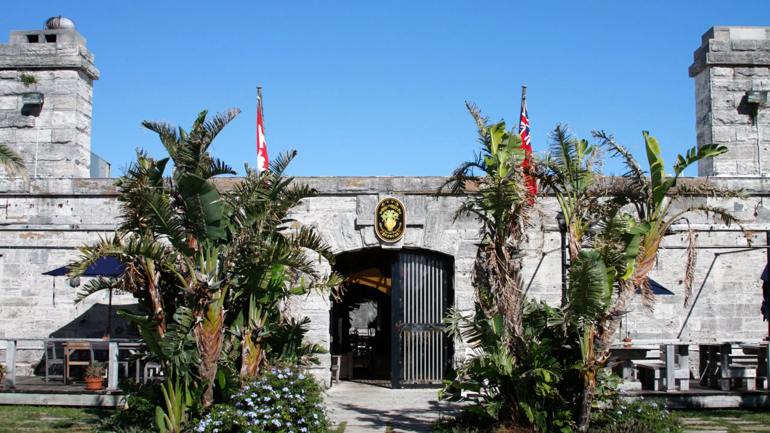 أفضل 16 بارًا في برمودا، من بارّات شوارع فِرونت إلى scaled