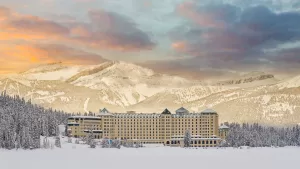 أفضل الأماكن التي يمكن زيارتها في ديسمبر، من بانف إلى بليز