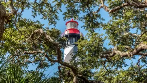 أكثر الأماكن المسكونة في أمريكا: من القصور التاريخية إلى السفن المليئة بالأشباح