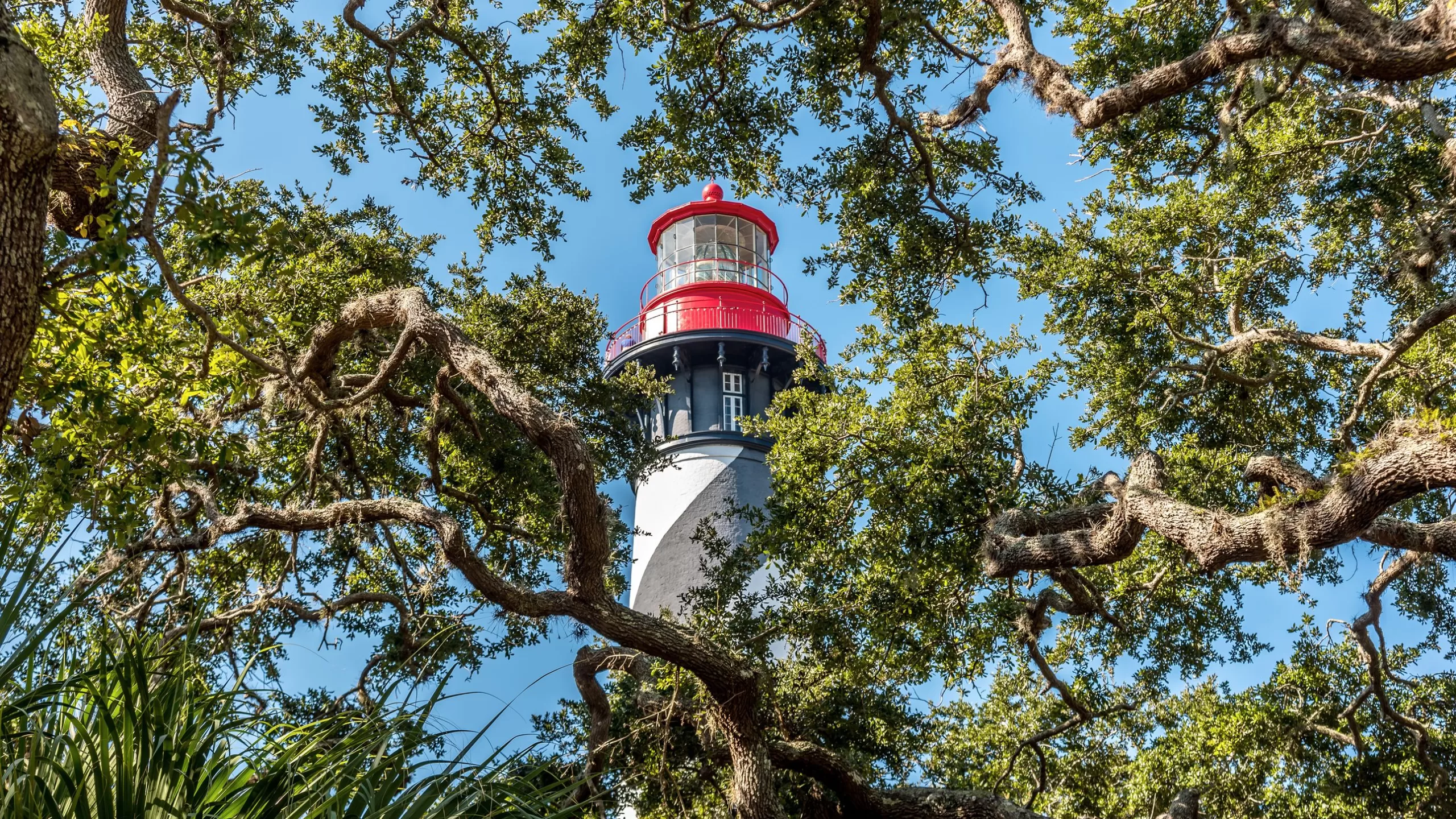 أكثر الأماكن المسكونة في أمريكا من القصور التاريخية إلى السفن scaled