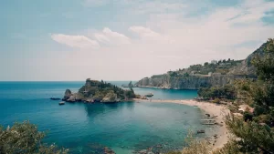 أين تسافر في الطقس الحار في أكتوبر؟