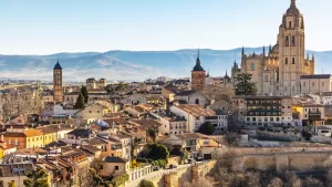 أين تقع حرائق الغابات في أوروبا؟ ما يحتاج المسافرون إلى معرفته