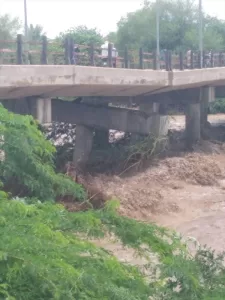 اخبار المناطق – خطر داهم في لحج.. جسر العرائس بالعند مهدد بالانهيار بسبب السيول القوية