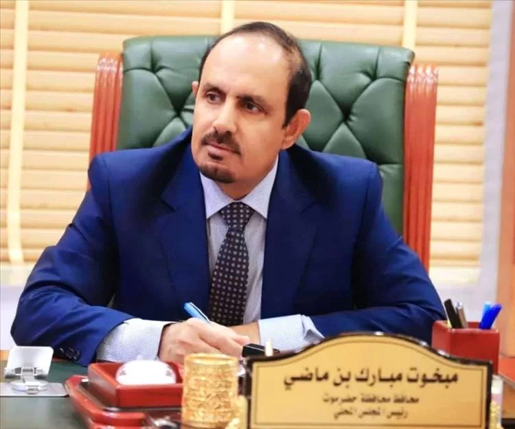 محافظ حضرموت يوجه بحملات رقابة صارمة لضبط أسعار السلع مع تحسن العملة الوطنية