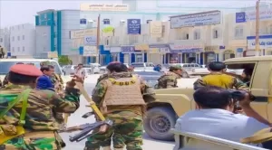 اخبار المناطق – محافظ شبوة يؤكد على أهمية الالتزام بالقانون ويتولى شخصياً معالجة مخالفة مرورية.