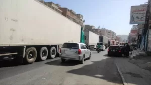 اخبار المناطق: محتجون يغلقون الطريق الدولي احتجاجًا على تدهور الخدمات في حضرموت