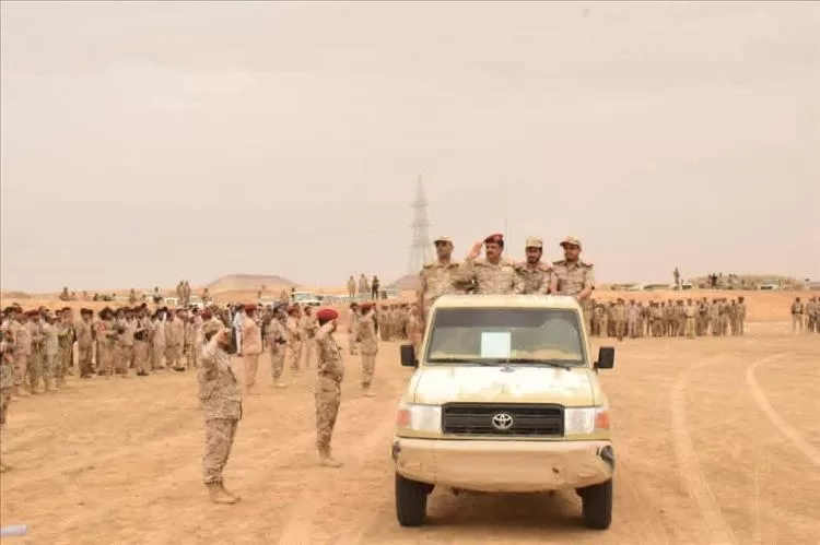 وزير الدفاع يتفقد المنطقة العسكرية السادسة في الجوف