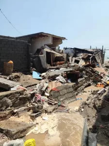 اخبار عدن – أضرار في المنازل بمنطقة فقم الساحلية غرب عدن بسبب السيول والأمطار