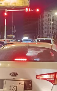 اخبار عدن – إشارات المرور في عدن: من وسيلة لتيسير الحركة إلى عبء يومي