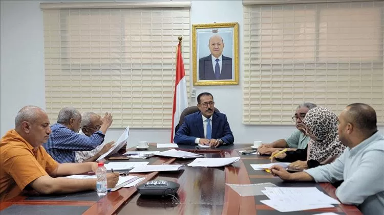 اجتماع برئاسة الوكيل علي الشرفي يناقش ملفات المتقدمين والتحضيرات لامتحانات مهنة المحاسب القانوني للعام 2025