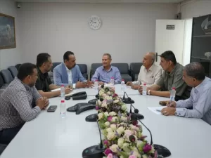 اخبار عدن – اجتماع بين مصافي عدن وصندوق صيانة الطرق لتعزيز التعاون في تأمين مادة الأسفلت البديلة