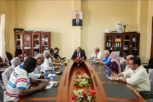 اخبار عدن – اجتماع لتناول التعاون بين جامعة عدن والسلطة المحلية في صيرة لتعزيز ملف إدراج كريتر ضمن القائمة المحددة.