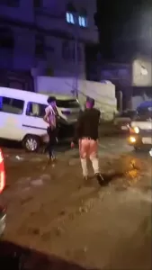 اخبار عدن – الأجهزة الأمنية تدعم فرق الطوارئ في جهود مكثفة لإزالة نفايات الأمطار في التواهي