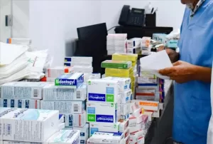 اخبار عدن – السكان يعبرون عن استيائهم من استمرار ارتفاع أسعار الأدوية رغم تحسن سعر الصرف في عدن