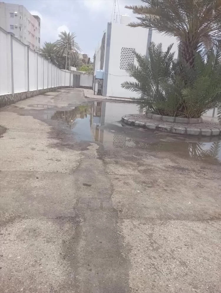 الشكلية يتفقد المعاهد التقنية والمهنية بعد الأمطار الغزيرة على العاصمة عدن