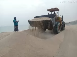 اخبار عدن – الهيئة السنةة للطرق والجسور تقوم بأعمال صيانة عاجلة لضمان سلامة الطرق المتضررة خلال موسم الأمطار