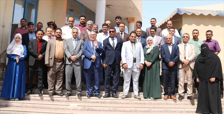 الوزير الأغبري  يدشن ورشة عمل