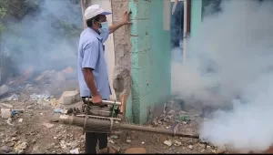 اخبار عدن – بدء تنفيذ حملة الرش بالمبيدات في منطقة المنصورة بعدن