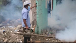 اخبار عدن – بدء حملة الرش الضبابي والرذاذي في منطقة المنصورة بعدن